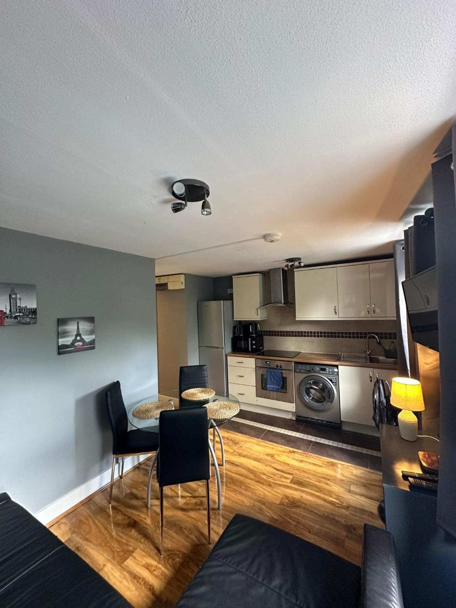 Lovely 2 Bedrooms Apartment Лондон Екстер'єр фото